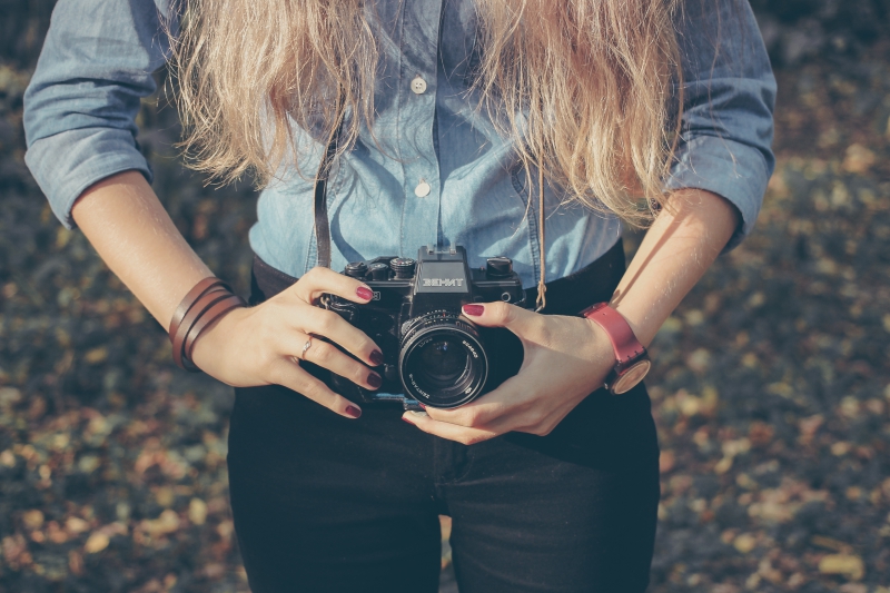 photographe-TOULON-min_hand-person-girl-woman-camera-photography-614-pxhere.com